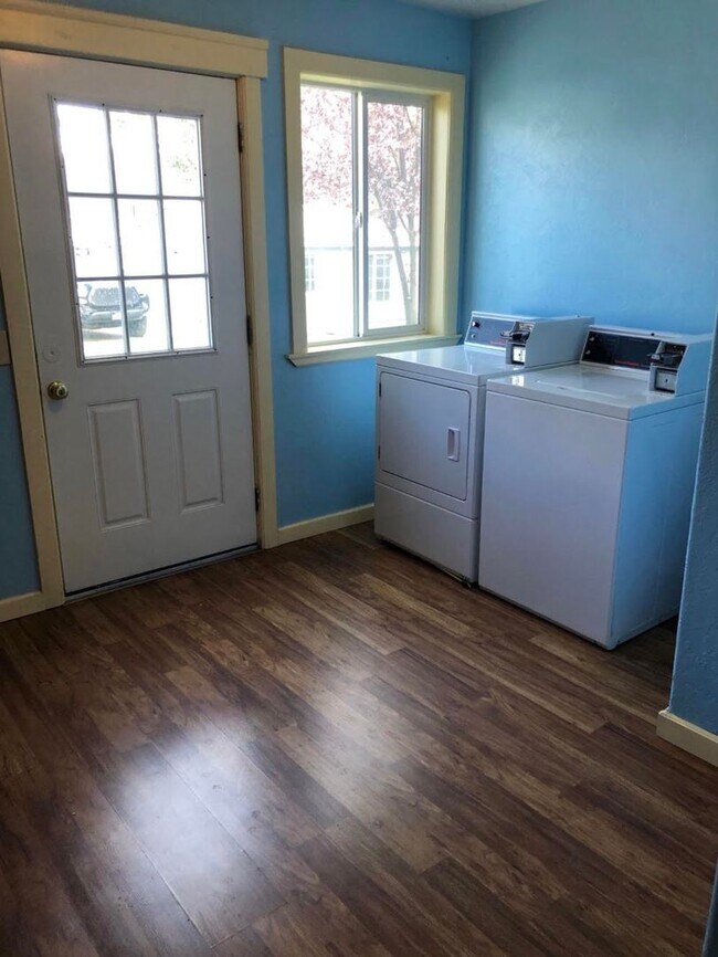 Building Photo - Victorian Charmer – 3 Bed, 1.75 Bath – Utilities Included!