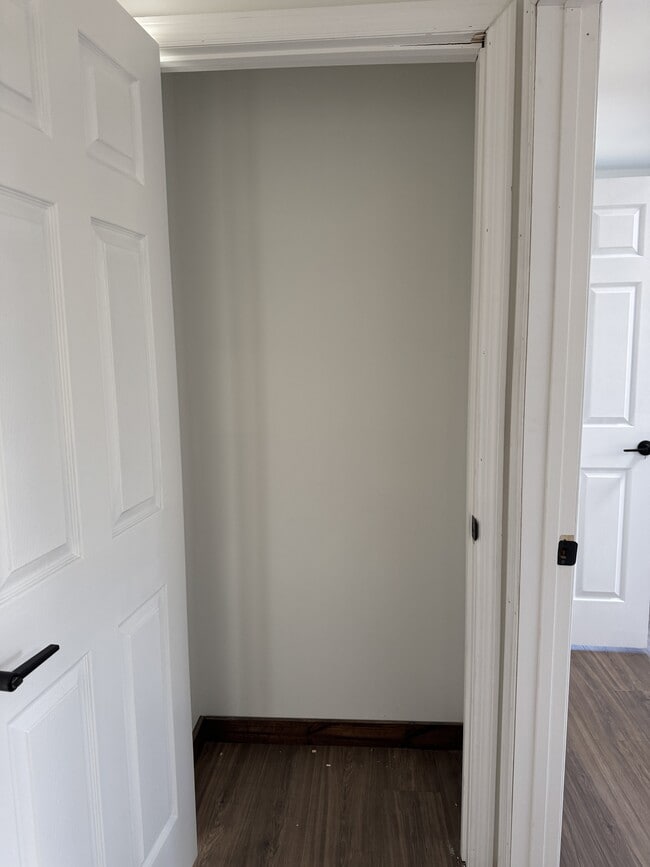 Building Photo - 914 Croft Cir