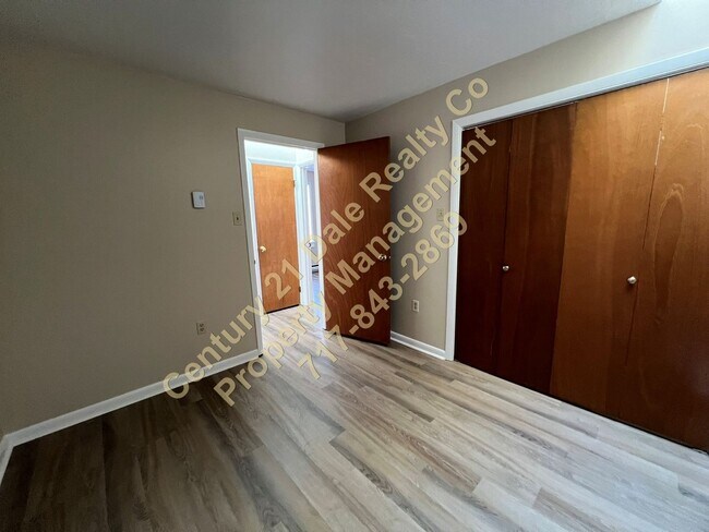 Building Photo - Beautiful 2 Bedroom Apartment on East Market Street