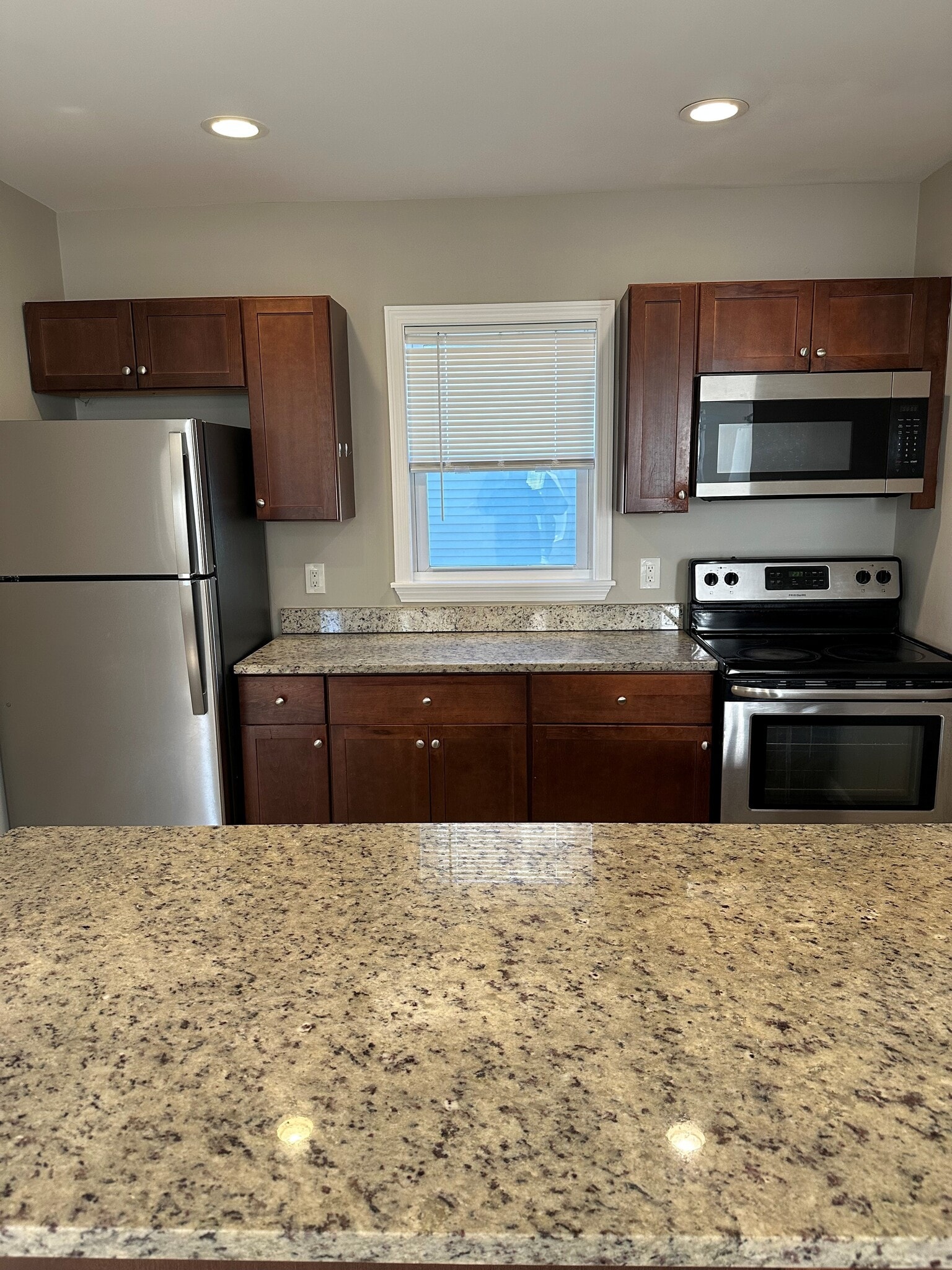 Building Photo - 91 Homes Ave