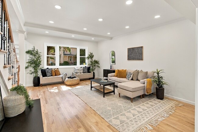 Building Photo - 314 Elmwood Ave