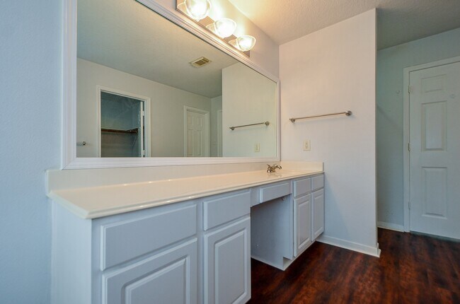 Building Photo - 14410 Pelican Marsh Dr