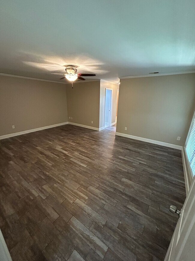 Building Photo - Charming 2 Bedroom/2.5 Bathroom home in Sandfly