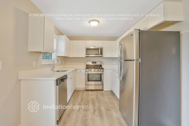 Building Photo - 10 Porter Cir