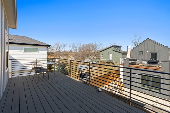 Building Photo - 2916 E 13th St