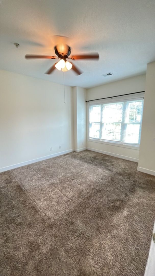 Building Photo - Updated 2 bedroom/2 bath unfurnished condo...