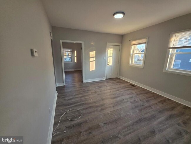 Building Photo - 110 N 4th St.