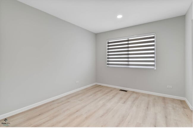 Building Photo - 1017 Sussex Dr