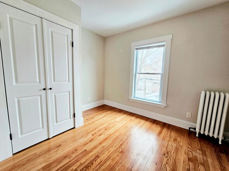 Building Photo - 24 Mansfield St