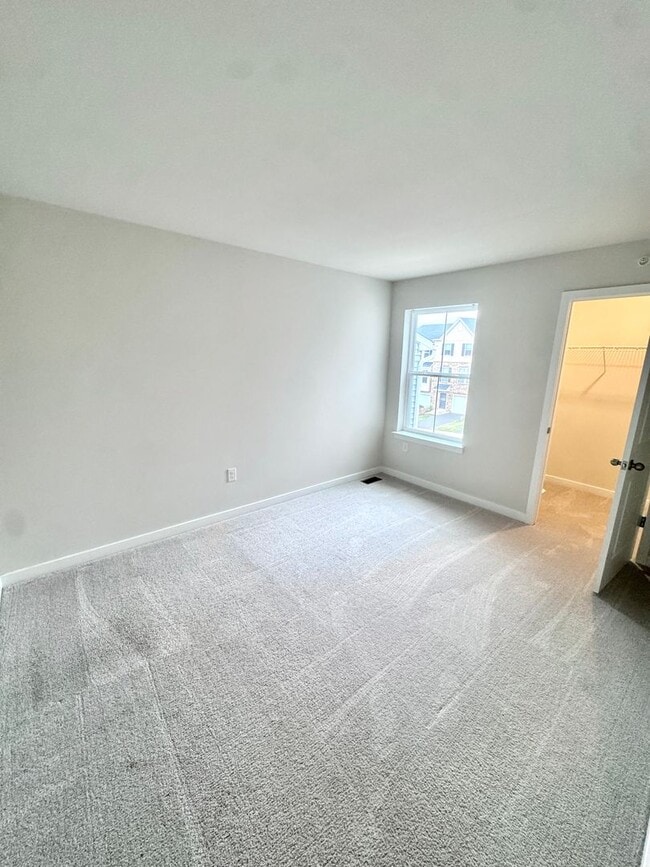 Building Photo - THREE BEDROOM/2.5 BATH TOWNHOME in Southern Lehigh School District