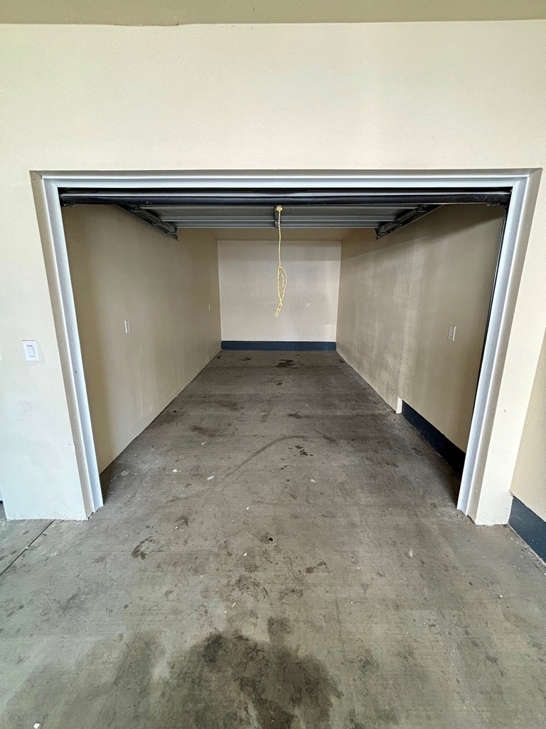 Building Photo - 702 1/2 W 45th St