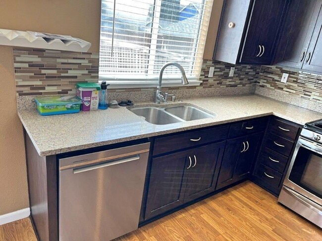 Building Photo - Modern 4 Bedroom 3 Bath Close to Marina Suisun City *Star Rentals