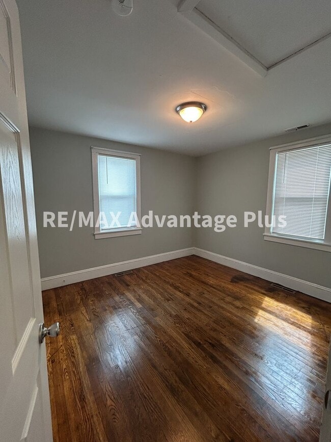Building Photo - 3-Bedroom Home in Town of Blackstone!