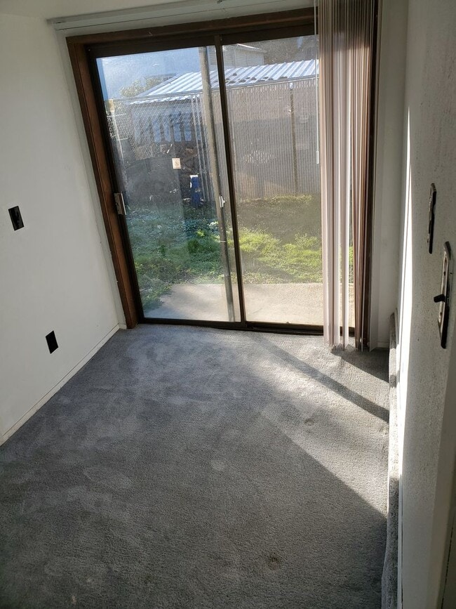 Building Photo - 2bed 2bath House