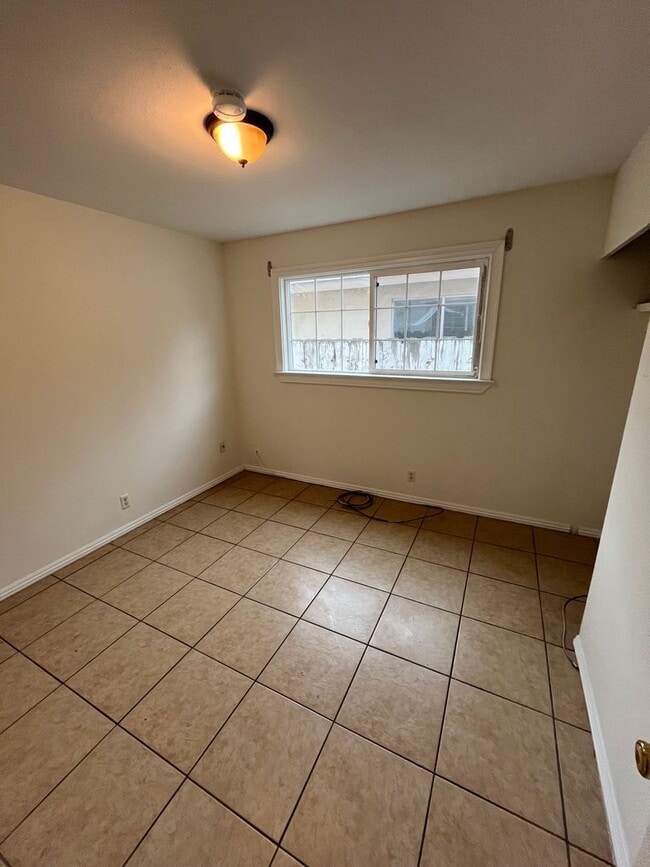 Building Photo - 427 N Santa Ana St