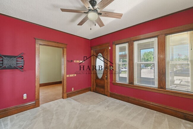 Building Photo - 228 8th St NW