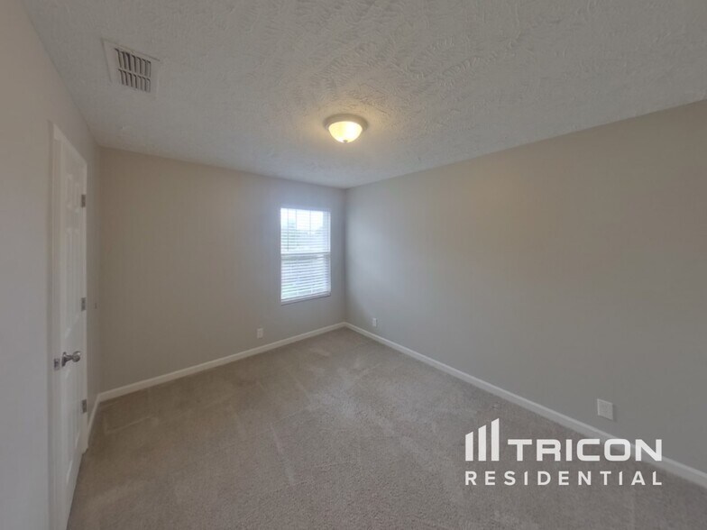 Building Photo - 5018 Nina Marie Ave