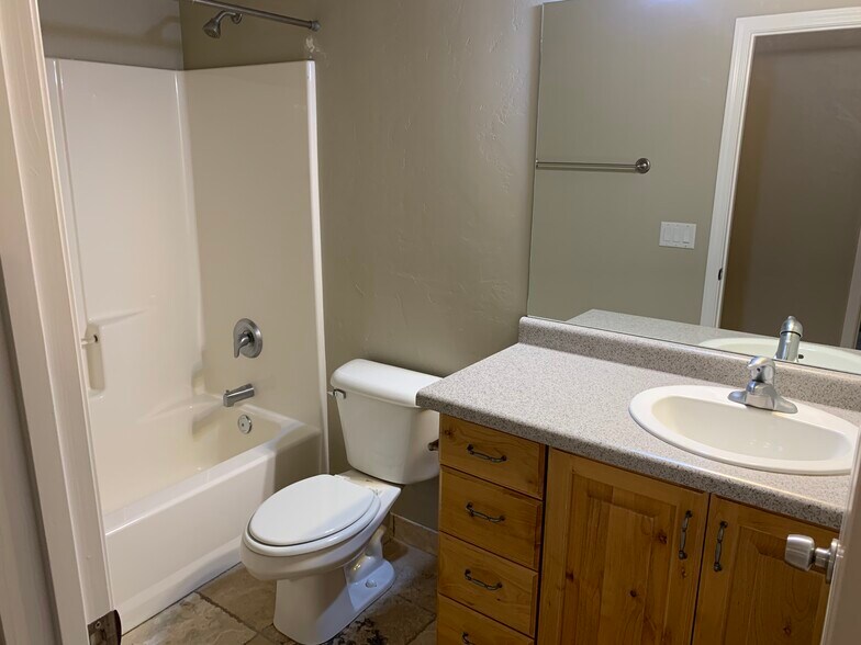 Building Photo - 345 E 200 N