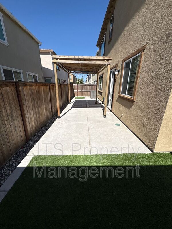 Building Photo - 3500 Birdland Ave