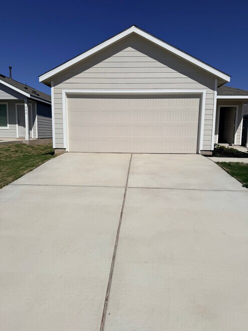 Building Photo - 208 Skyfire St