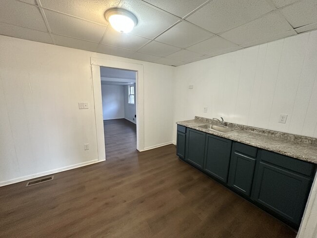 Building Photo - 112 Kappa Ave S