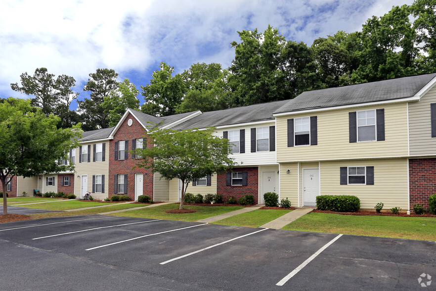 Primary Photo - Devon Pointe Apartments and Townhomes