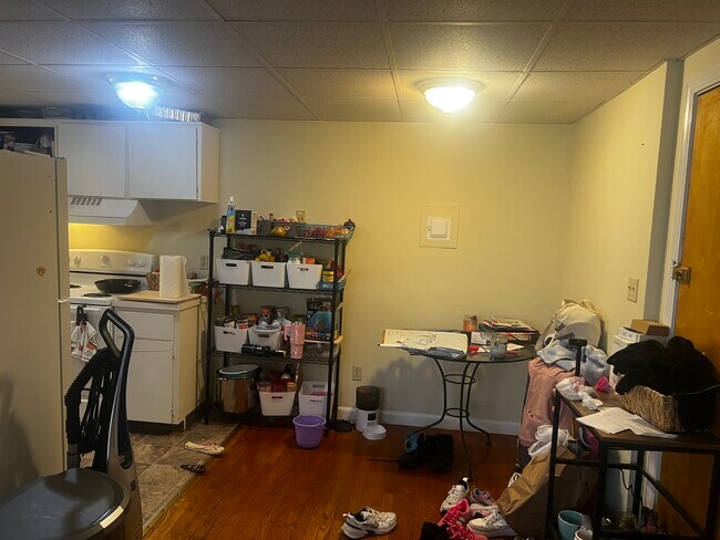 Building Photo - 1731 Highland Apartment