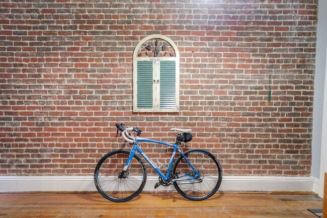 Building Photo - 317 W Marshall St