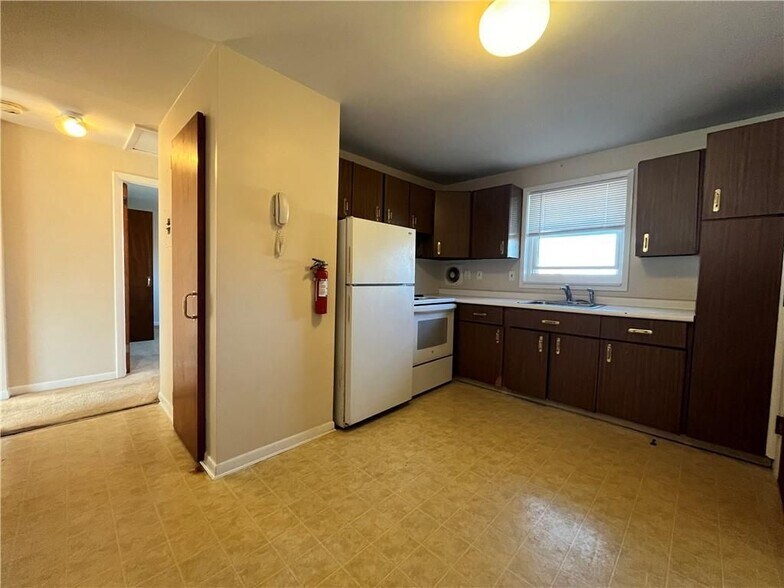 Building Photo - 70 Carroll Ave