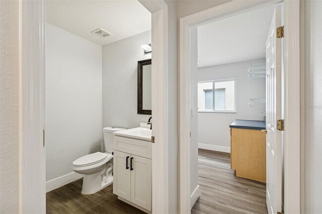 Building Photo - 18154 Sandy Pointe Dr