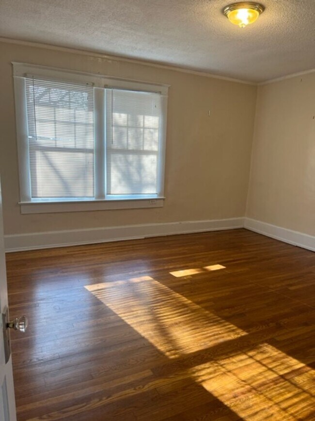 Building Photo - FERRIE RICH DUPLEX