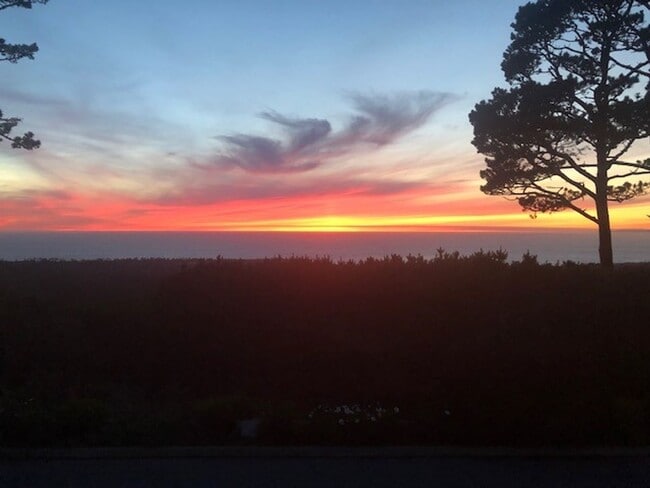 Building Photo - Amazing Views from this 3-Bedroom 3 Bath C...