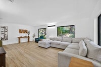 Building Photo - 511 S Riverhills Dr