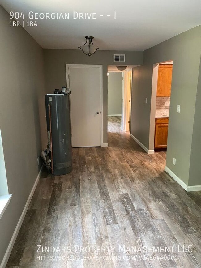 Building Photo - 904 Georgian Dr