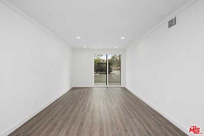 Building Photo - 6144 Whitsett Ave