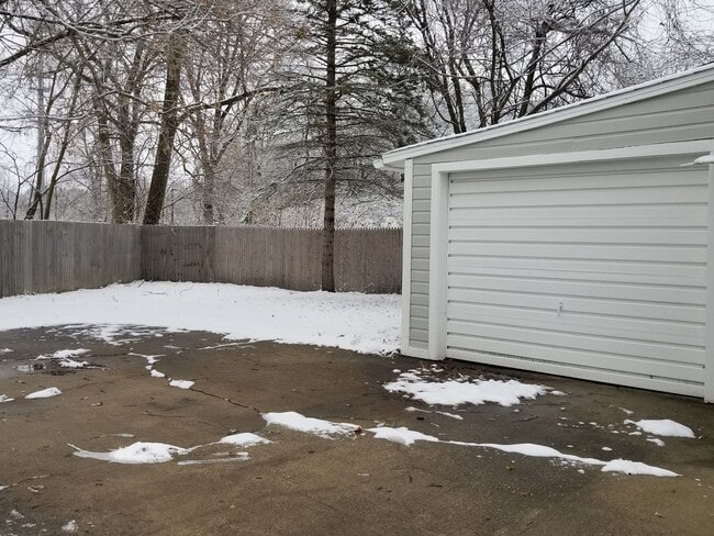 Building Photo - 182 W Euclid Ave