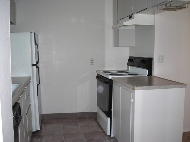 Building Photo - 2636 SW Beaverton Hillsdale Hwy