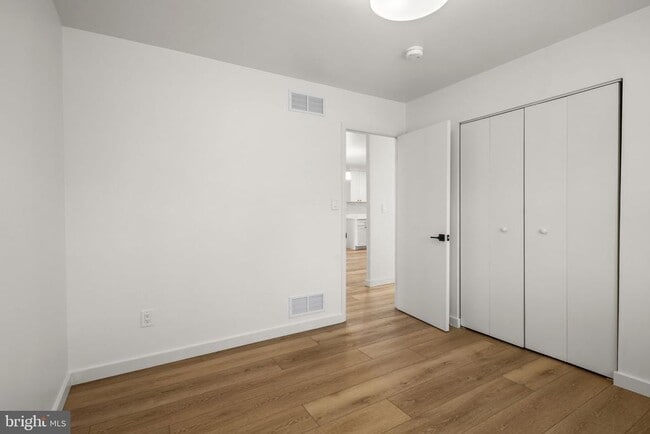 Building Photo - 1420 Gilbert Rd