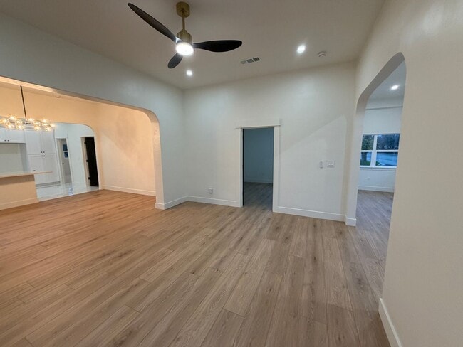 Building Photo - Home in the Heart of Old Town Clovis