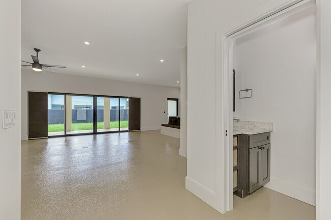 Building Photo - 2144 Webber St