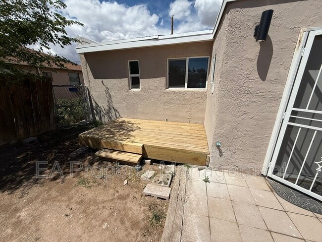 Building Photo - 706 La Poblana Rd NW