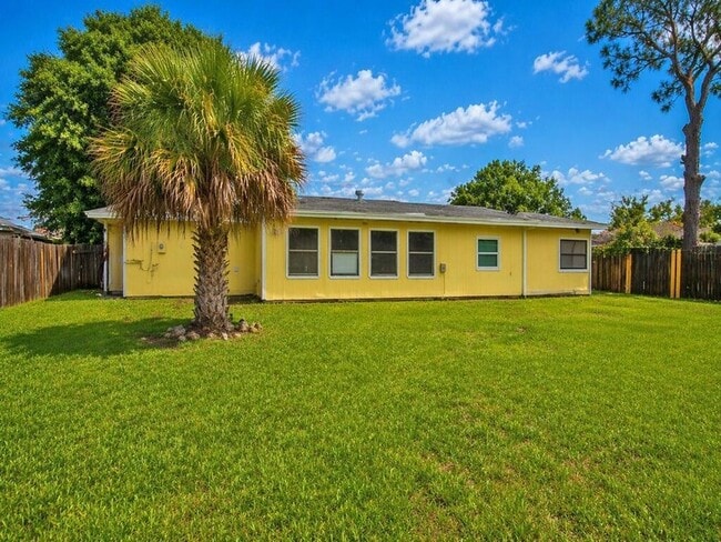 Building Photo - 1166 SE Preston Ln