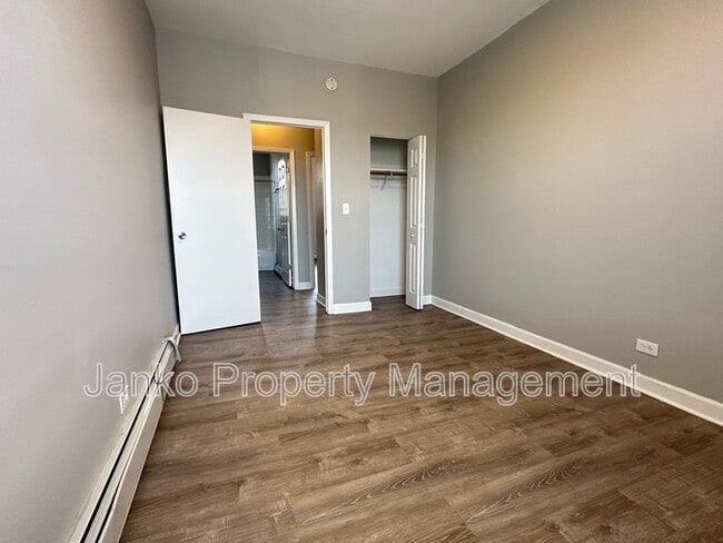 Building Photo - 5657 W Washington Blvd