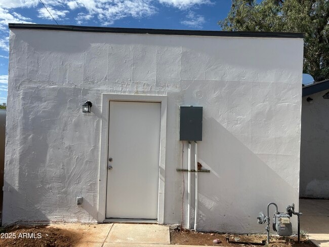 Building Photo - 2618 E Sandra Terrace