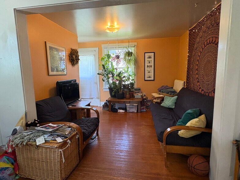 Building Photo - 837 Otto St