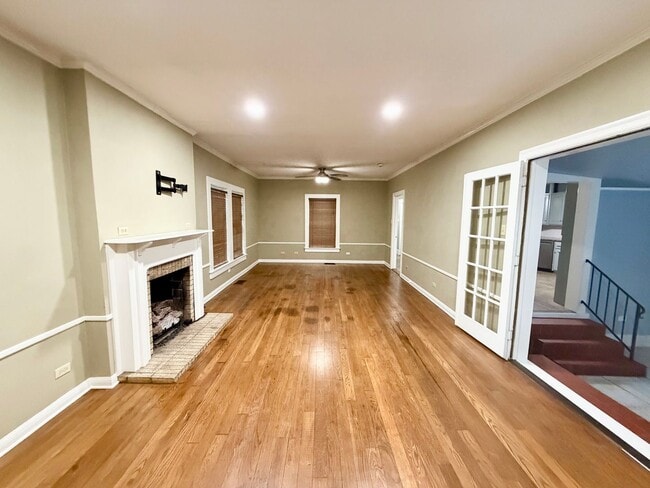 Building Photo - Spacious 3 bedroom with its own micro-park!