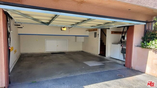 Building Photo - 7320 Balboa Blvd