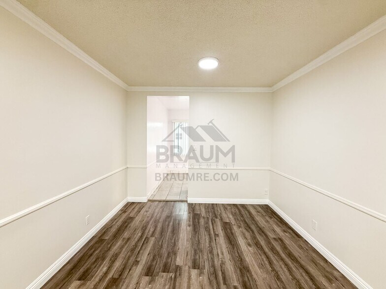 Building Photo - 5917 Laurel Canyon Blvd