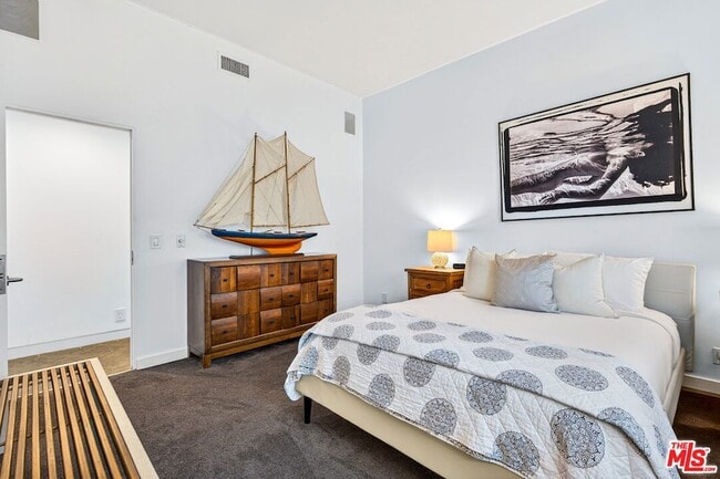 Building Photo - 11 Voyage St