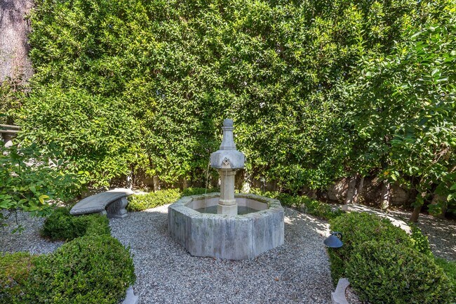 Building Photo - 10335 Wilshire Blvd